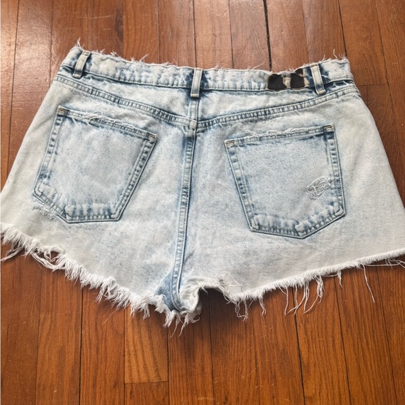 Zara High-Rise Distressed Denim Shorts – Size 14 (EUR 46 - Picture 2 of 4